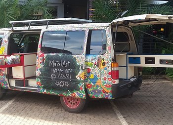 AFRICA/UGANDA – Una biblioteca gratis in un furgone per i bambini di strada di Kampala